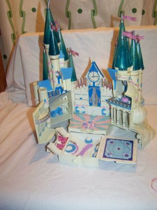 Disney Princess Cinderella Castle Polly Pocket Trendmasters with Figures & 8