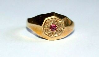 VINTAGE 9CT GOLD SIGNET RING WITH STAR DESIGN & NATURAL RUBY.  SIZE O. 2