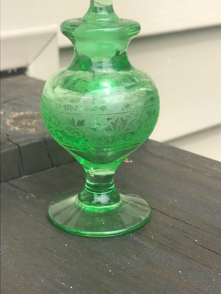 VINTAGE DEPRESSION ERA GREEN ETCHED PERFUME BOTTLE WITH GLASS CAP 2