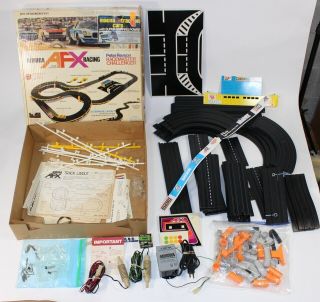 VTG Aurora AFX Slot Car Track Set Peter Revson Racemaster Challenger 2