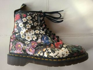 Doc Dr.  Martens Black Floral Boots Made In England Rare Vintage 6uk Us: Womens 8