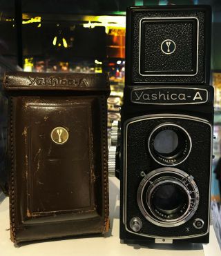Vintage Yashica - A Tlr Camera 80mm F3.  5 W/original Leather Carrying Case