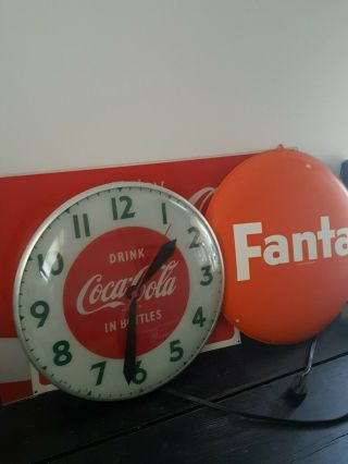 VINTAGE ROUND BUBBLE GLASS COCA COLA ADVERTISING CLOCK.  COKE 5