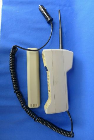 Vintage Motorola DynaTAC 8000M Analog Thick Brick Cellular Cell Phone 8000S? 2