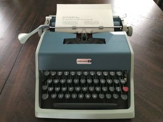Vintage 1960 ' s Olivetti Underwood 21 Portable Typewriter - 2