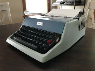 Vintage 1960 ' s Olivetti Underwood 21 Portable Typewriter - 3