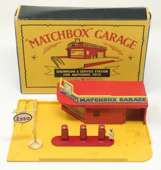 Vintage Matchbox Esso Garage Showroom & Service Station W/pumps Signs Box Sdr