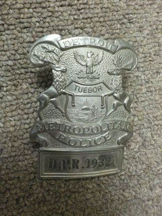 Vintage 1932 Detroit Metropolitan Police Hat Badge