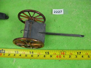 vintage unidentified lead soldiers gun limber & artillery gun toy models 2227 6