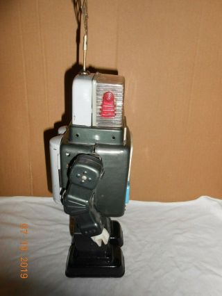 VINTAGE 1960s ALPS TV SPACEMAN BATTERY OPERATED ROBOT 7