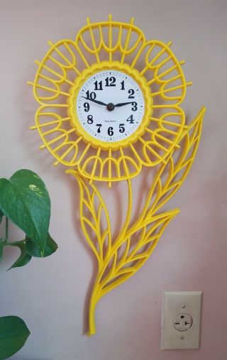 Vtg Burwood Wall Clock Yellow Flower Daisy Plastic 1975 Mid Century 21 " Large
