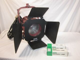 Mole Richardson 407 Baby Solarspot 1K,  Vintage,  with MR Stand,  Barn Doors,  Bulbs 3