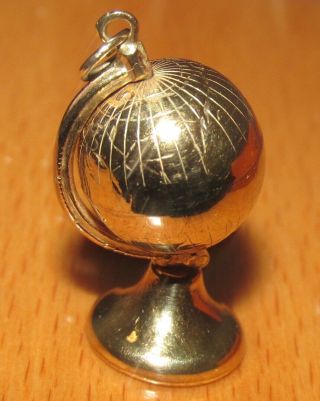 Vintage 9ct Yellow Gold Hollow Spinning Globe Charm (2.  3g)
