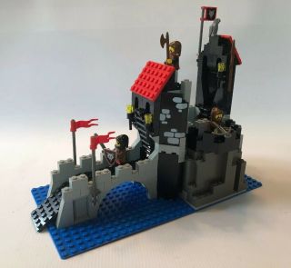 Vintage Lego Castle Wolfpack Tower (6075) 1992 Complete Minifigures