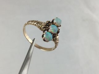 Vintage 14k Ladies Yellow Gold Ring With 3 Opals