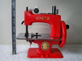 Vtg SINGER No.  20 SEWHANDY Child Sized Red Sewing Machine w/Box & Instructions 11