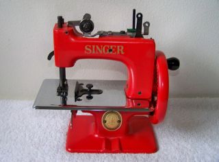 Vtg SINGER No.  20 SEWHANDY Child Sized Red Sewing Machine w/Box & Instructions 2