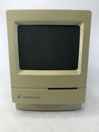 Vintage APPLE Macintosh CLASSIC M0420 All - in - One MAC Computer (1991) POWERS ON 2