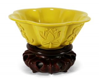 Fine Old Chinese Yellow Carved Flowers Peking Art Glass Bowl & Wood Stand China
