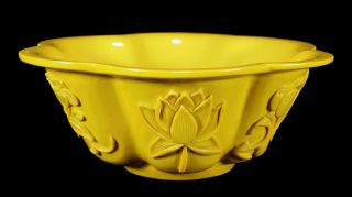 FINE OLD CHINESE YELLOW CARVED FLOWERS PEKING ART GLASS BOWL & WOOD STAND CHINA 3