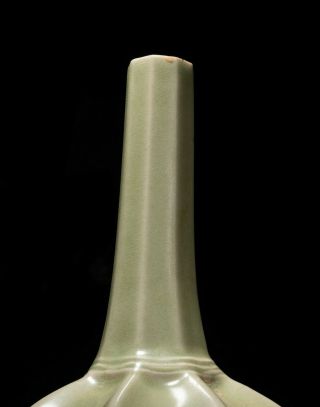 Korean Antique Celadon Glazed Vase 5