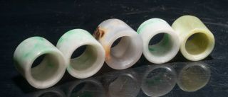 Set of Chinese Antique Jade & Agate Rings In Tin Box 7