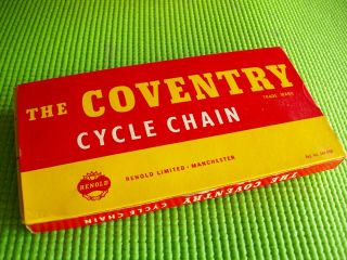 A DISPLAY BOX OF 10 VINTAGE COVENTRY (RENOLDS) 1/2 