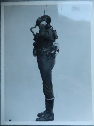 Rcn Black And White 6 1/2 X 8 1/2 Pictures Of A Diver