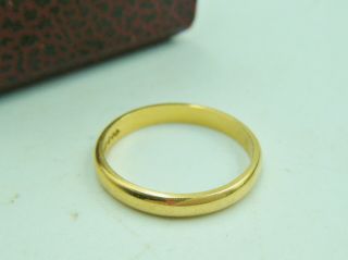 A Vintage Fully Hallmarked 18ct Gold - 750 Grade Ring / Wedding Band.  Size: . 4