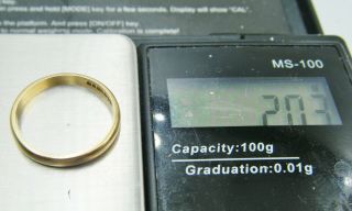 A Vintage Fully Hallmarked 18ct Gold - 750 Grade Ring / Wedding Band.  Size: . 5