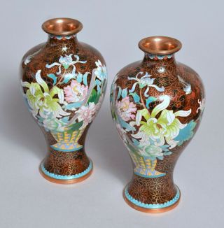 A VERY ATTRACTIVE LARGE HEAVY VINTAGE CHINESE CLOISONNE VASES 4