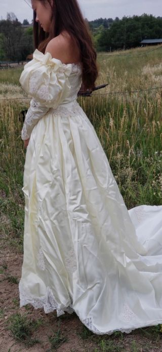 Vintage 1950s Wedding Dress Still In The Box,  Size 6 - 7,  Lace And Satin,  Ivory