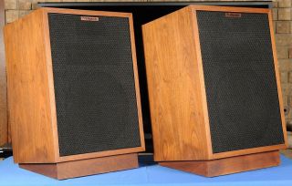 Set Of Two (2) Vintage Klipsch Heresy Ii Floor Standing Speakers.