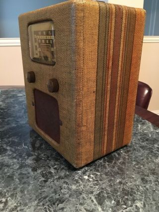 Vintage Truetone “Tiny Four” Battery & Tube Type Radio Circa 1940’s 4