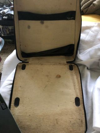 VINTAGE OLIVETTI LETTERA 32 PORTABLE TYPEWRITER WITH CASE 6