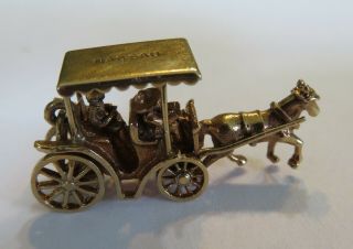 Vintage 325 Gold 6.  4gm Movable Charm Horse And Buggy Nassau,  Bahamas