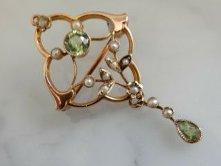 An Exceptional Antique Art Nouveau 9 Ct Gold Peridot And Seed Perl Brooch