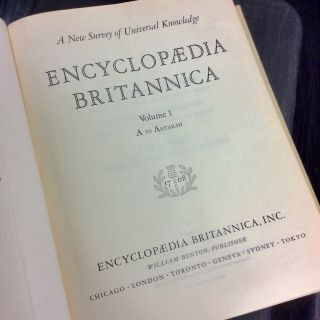 Encyclopaedia Britannica 24 Volume Set White Leather Gold Trim Vintage 1965 3