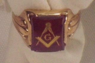 Vintage 10k Yellow Gold Masonic Ring Ruby Stone W Gold Square & Compass Size 9.  5