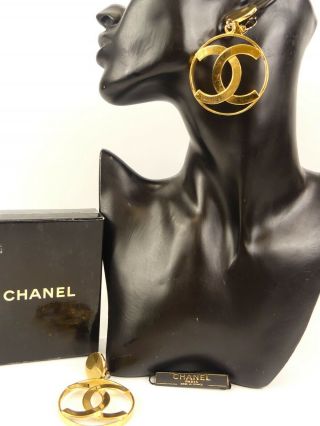 R1785 Auth Chanel Vintage Gold Plated Round Cc Logo Clip On Dangling Earring