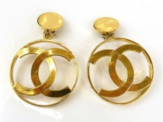 r1785 Auth Chanel Vintage Gold Plated Round CC Logo Clip On Dangling Earring 2