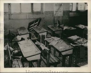 1940 Press Photo Depressing Wreckage Of Wwii Paris Schoolroom Bombed By Germans