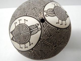Xlarge Vintage Acoma Indian Pottery Seed Pot Signed Hand Coiled Fineline