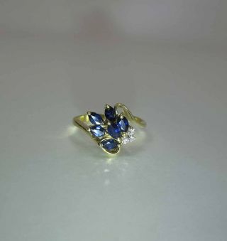 Pretty 18k Yellow Gold Natural Blue Sapphire And Diamond Ring