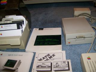 Vintage Apple IIc A2S4100 Computer with power supply,  Manuals,  floppy and cords 3