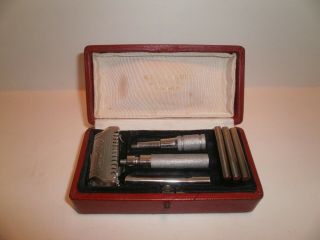 Vintage C.  V.  Heljestrand Eskilstuna,  Sweden,  Safety Razor Kit With Box