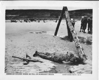 Wwii 1944 D - Day Us Coast Guard Normandy Landing Photo Gi Kia On Beach