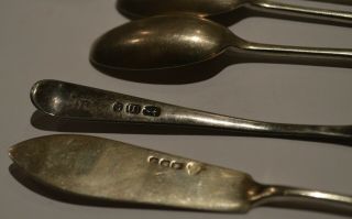 128 GRAMS OF SCRAP SILVER SUGAR TONGS,  SPOONS.  BUTTER KNIFE.  ALL HALLMARKED. 5