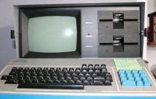 Vintage Portable Kaypro Ii Computer W/ Power Cord And Keyboard Cable,  Circa 1982