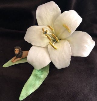 Fleur Cowles Vintage Fine Bone China Amaryllis And Lion Figurine/collectible